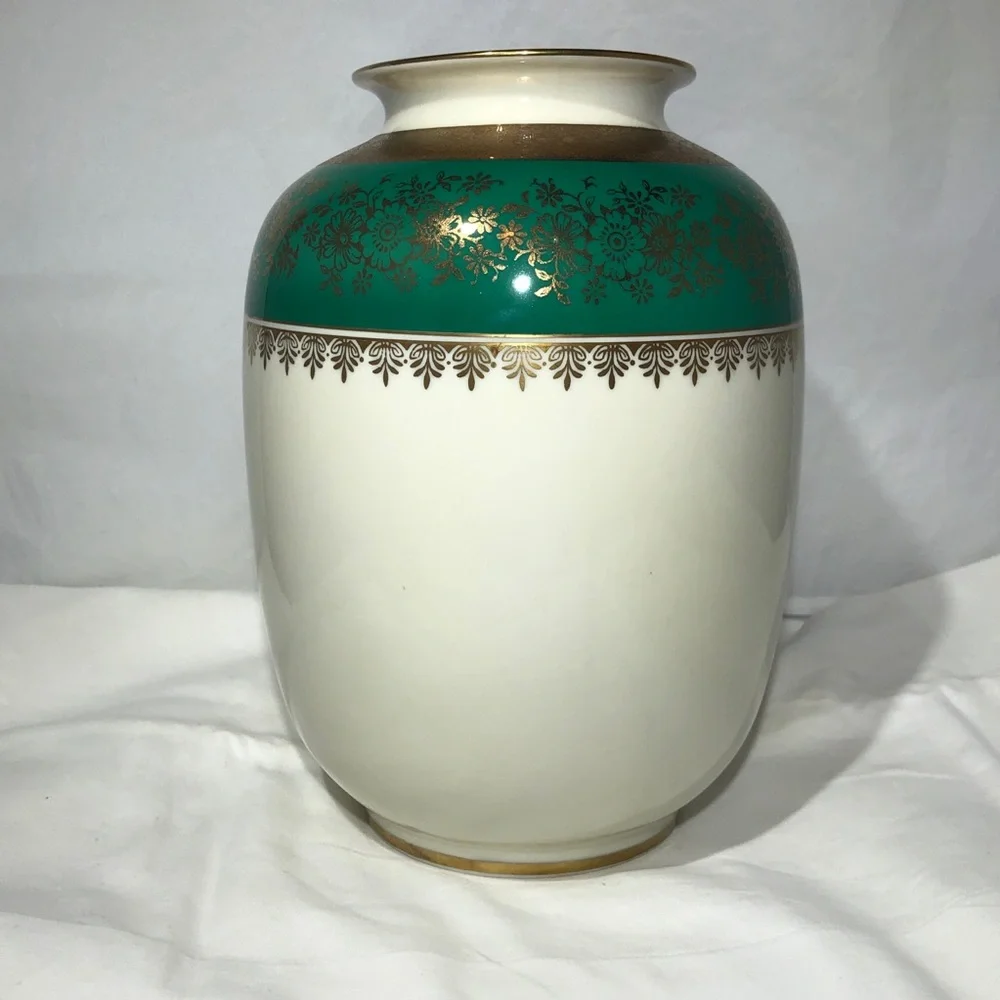 VINTAGE ESCHEBACH OF GERMANY 1945 WHITE, GREEN & GOLD PORCELAIN VASE